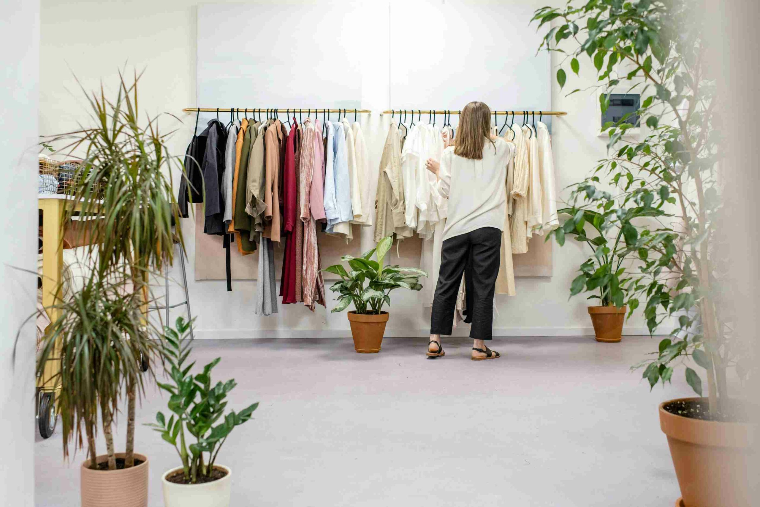 Is online clothes shopping satisfying buyers?